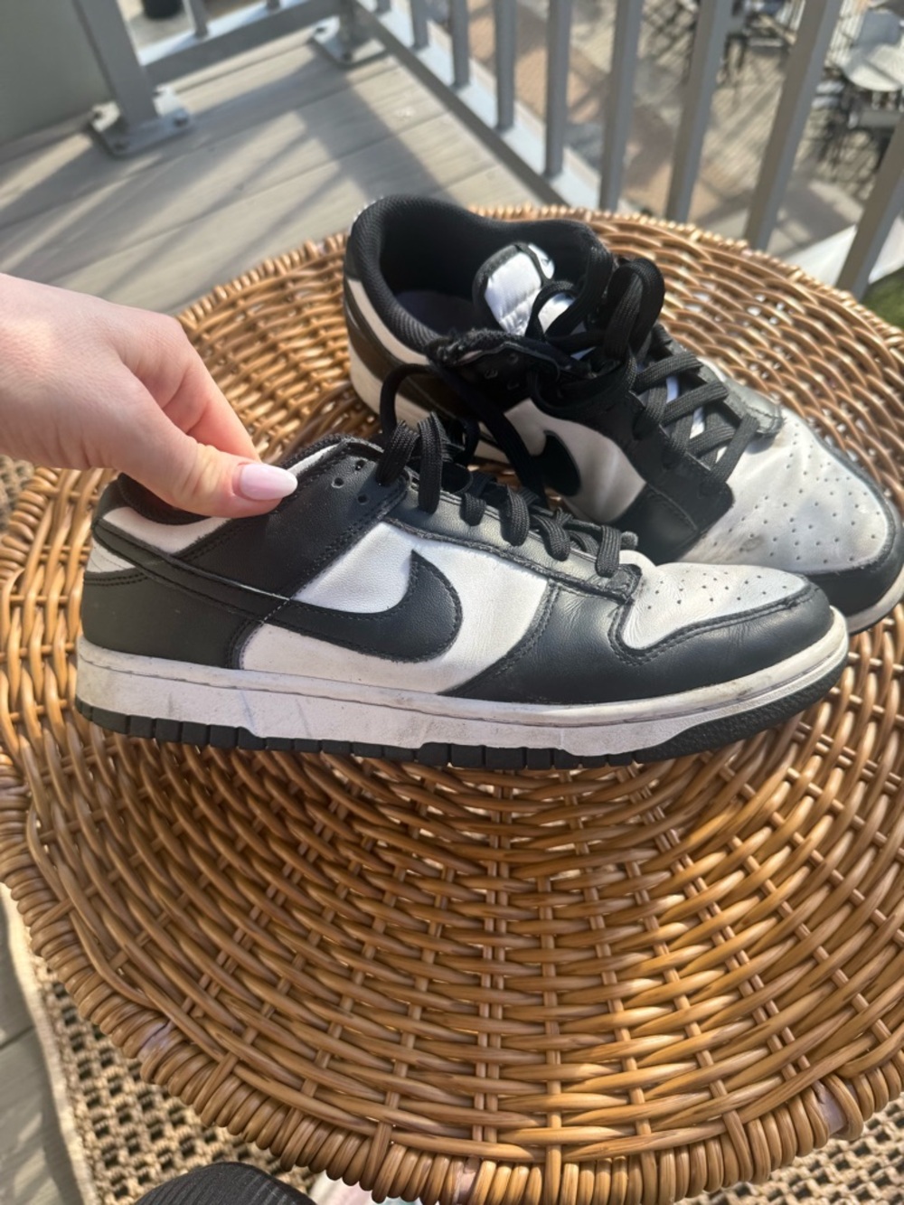 Nike White and Black Low-Top Sneakers